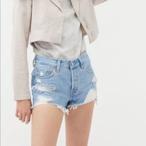 Levi’s 501 Distressed Shorts 26